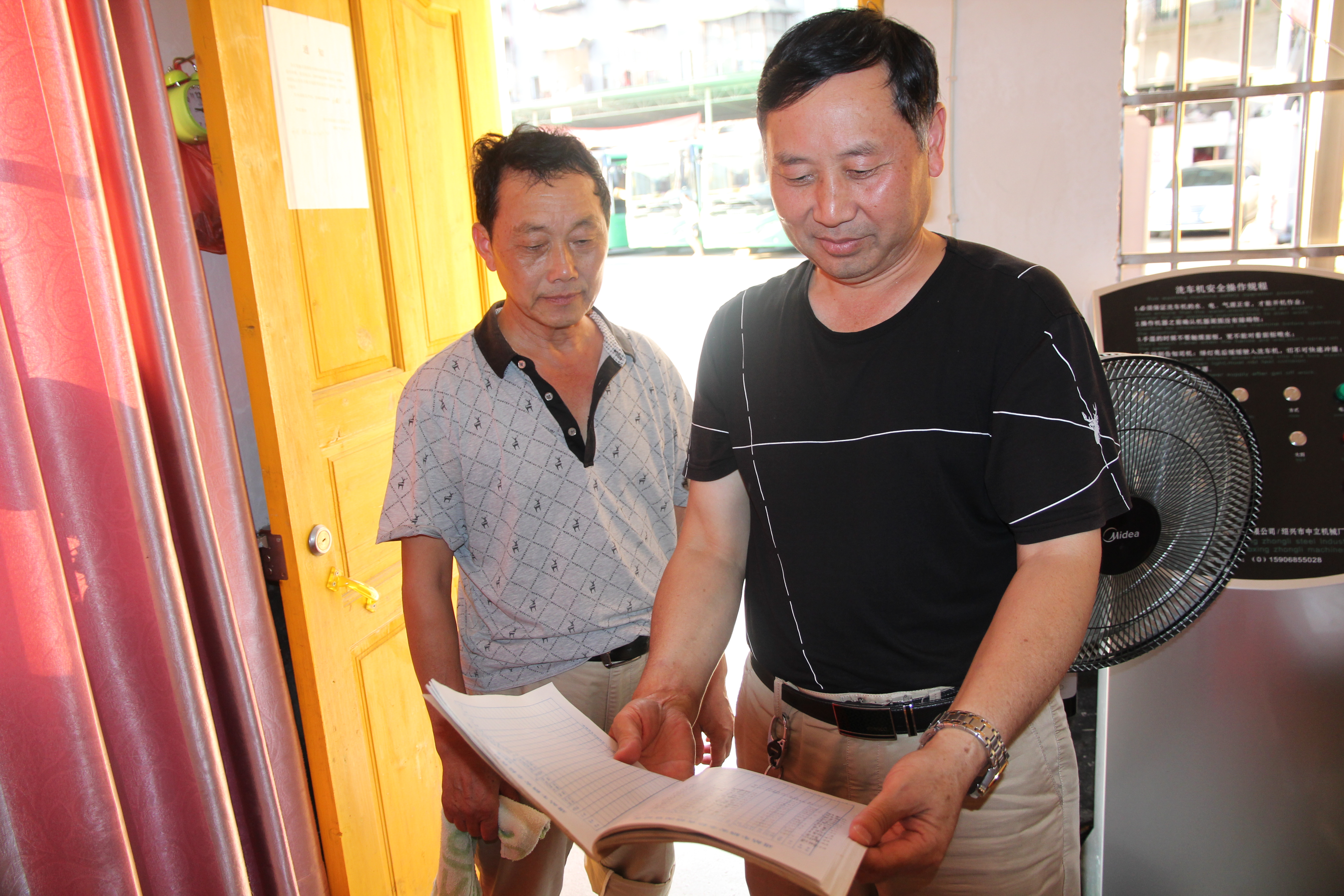 干工作就要盡力干好 ——記集團公司優(yōu)秀黨員、綏寧綠洲公汽公司經理李茂良 祖   冠